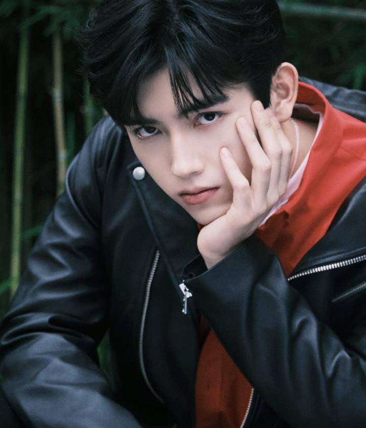 原创陈飞宇生图状态曝光看清无精修脸蛋后是20岁最真实的模样了