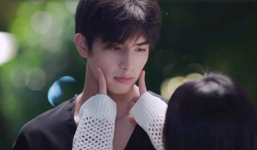 原创盘点谭松韵合作过的七位男星钟汉良罗云熙在列谁最有cp感