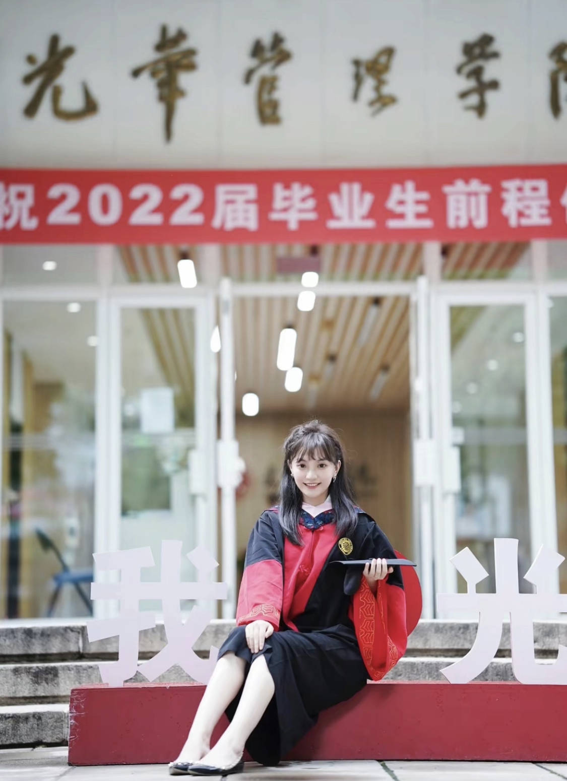 一组北京大学校花毕业照走红,颜值天花板来了,真实身份更是惊人_北大