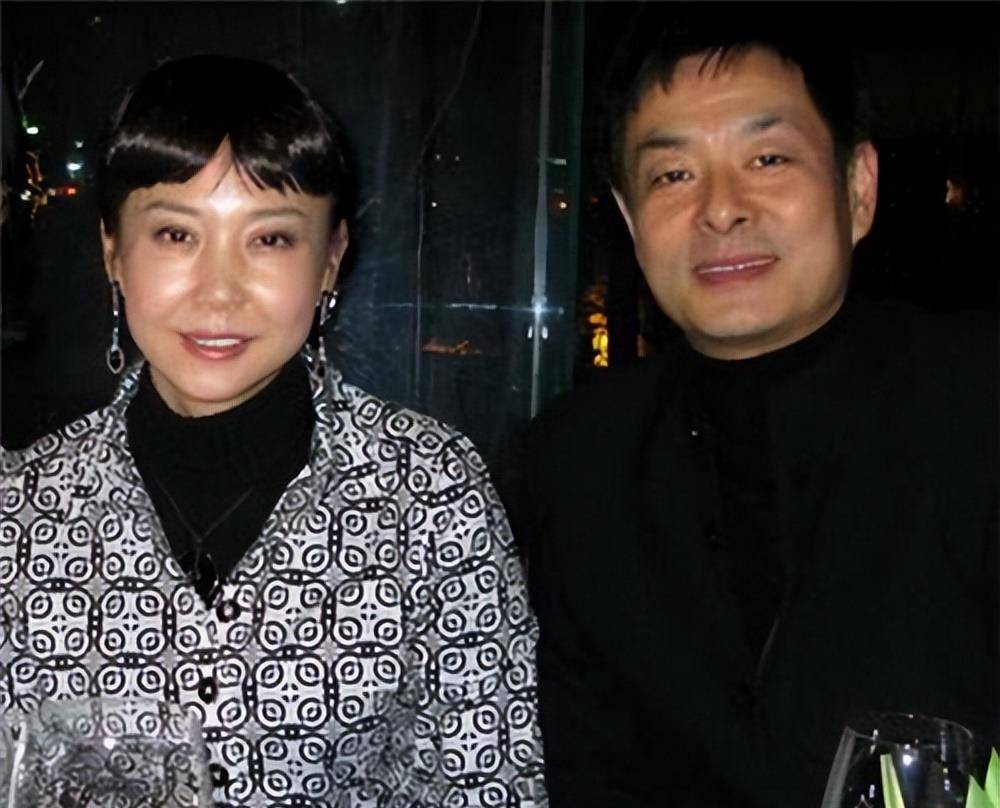 64岁濮存昕漂亮妻子近照31岁女儿竟是总裁