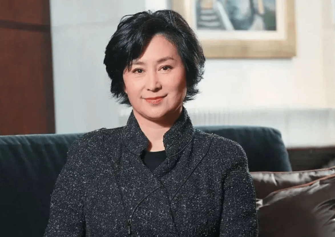 原创19岁将爱定格被李嘉欣挑衅6月痛失帮手何超琼的苦谁知道