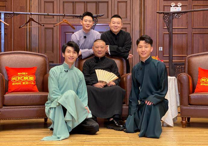 郭德纲做爷爷了?德云社相声演员刘筱亭曝光"祖孙三代"的大合影