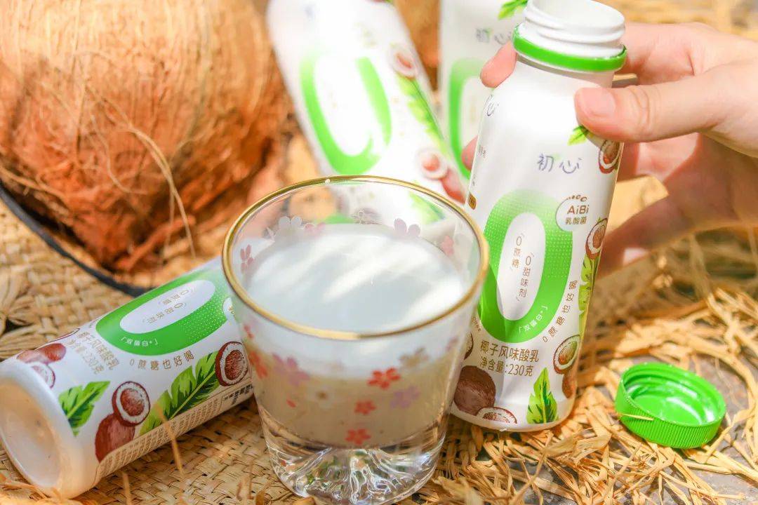 享受清凉夏日来瓶续命水吸一波椰气吧