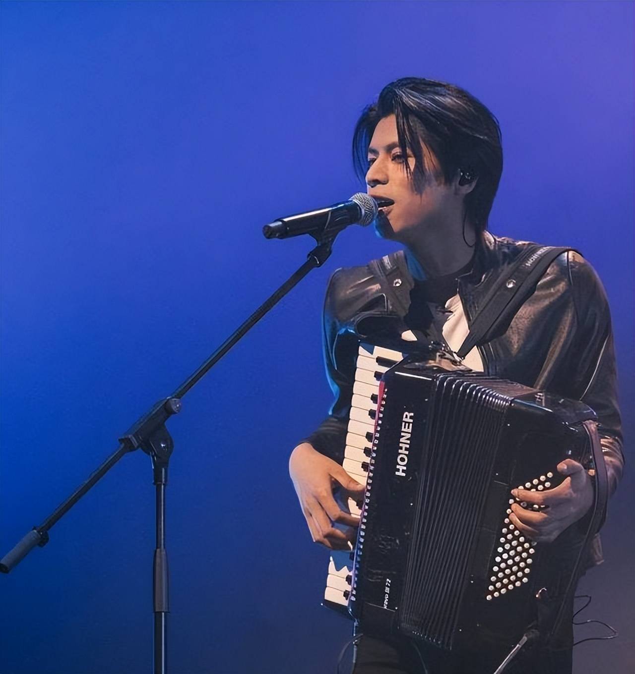 至于郝云,仁科,杨长清,范瑟,金,强尼,等人,有演员也有歌手,但与大湾区