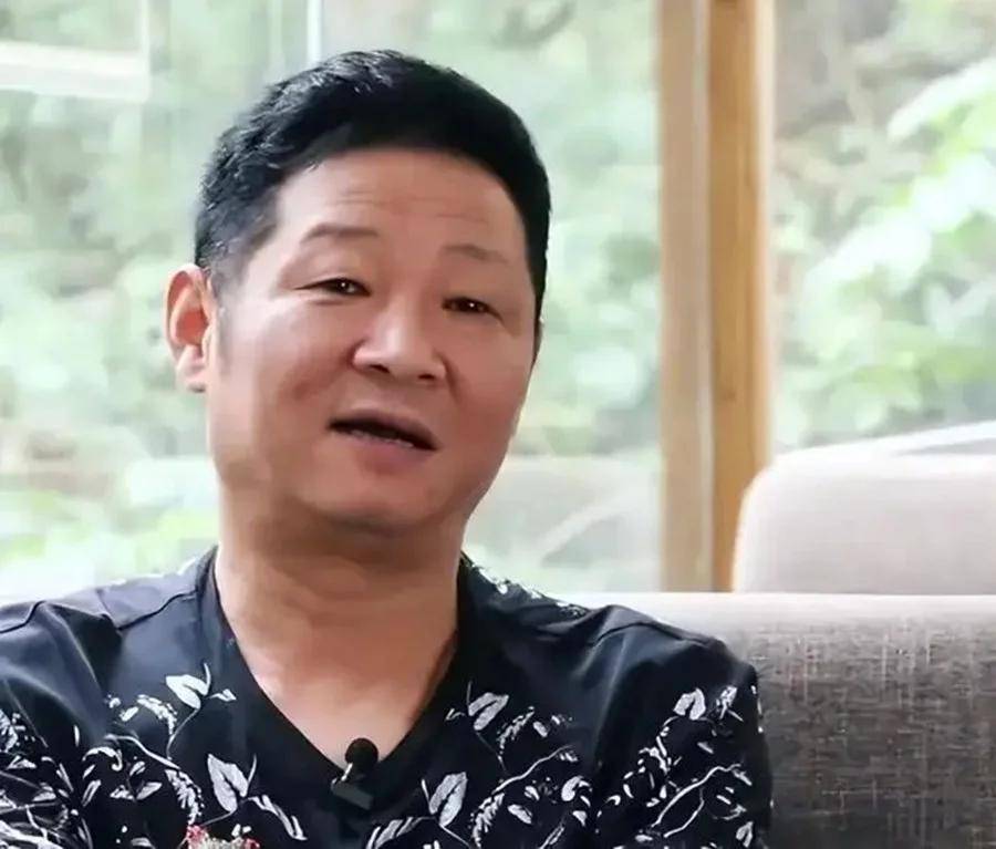 可是父亲的话没有让赵亮打消当演员的念头,正值少年的他叛逆地认为