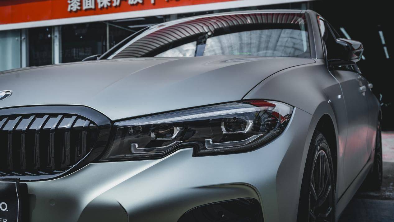 施工效果一览:颜色: 超哑绿灰车型: 宝马325i一起来看一下施工效果吧