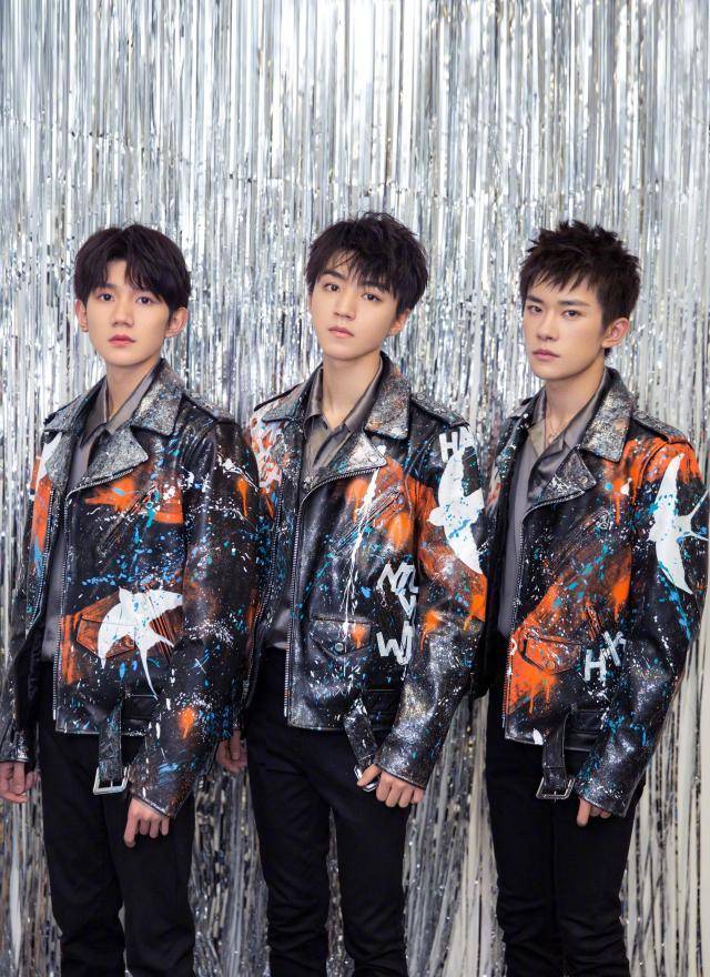 原创tfboys六周年演唱会海报合集黑色西装尽显大长腿让人羡慕