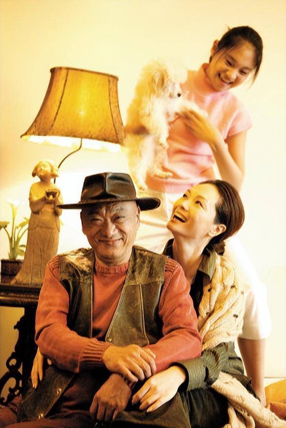 原创知名主持人凌峰29年婚姻有泪水77岁隐居泰国与家人很少联系