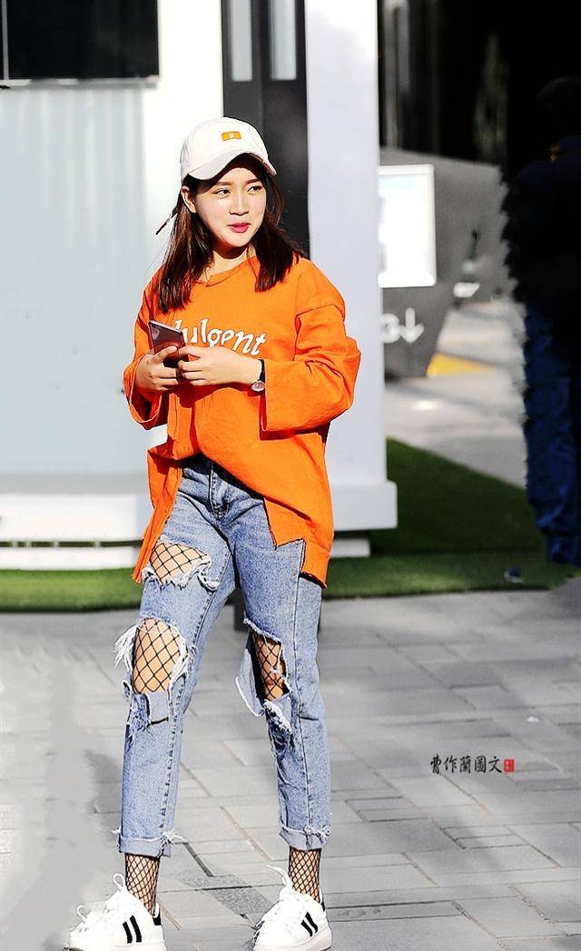 原创镂空又透气的渔网袜你会穿吗美女精心搭配穿出时尚感装饰感