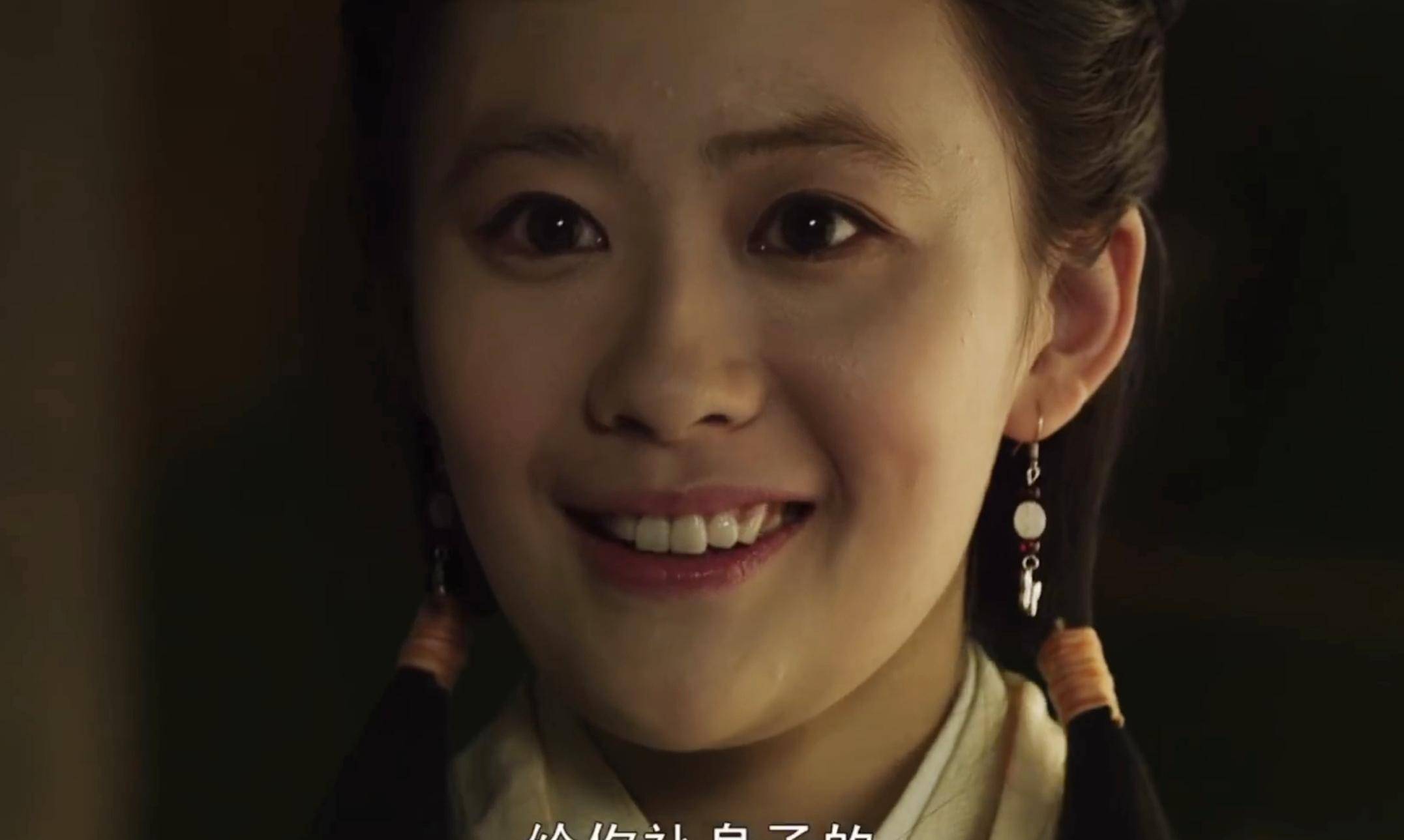 10版的柳五儿是演员康馥麟饰演,相貌平平,不见柔弱,也不见娇嫩,第一眼