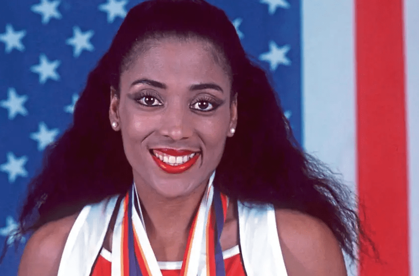 史上争议极强的世界纪录,难度不比9秒58低,全世界仅有一人接近_乔伊娜