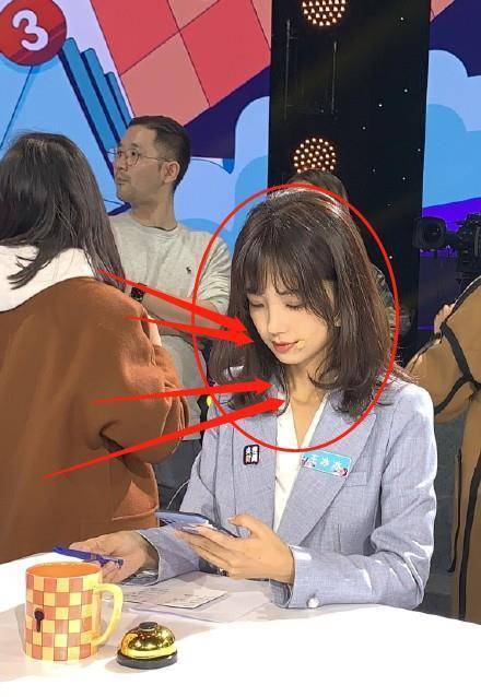 最美电视主持人王冰冰,曝光怼脸生图照,这颜值我没眼花吧?