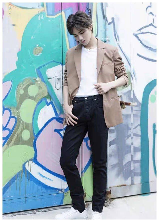 原创朱正廷形体有多美学女生的拉丁站效果练3年都白搭