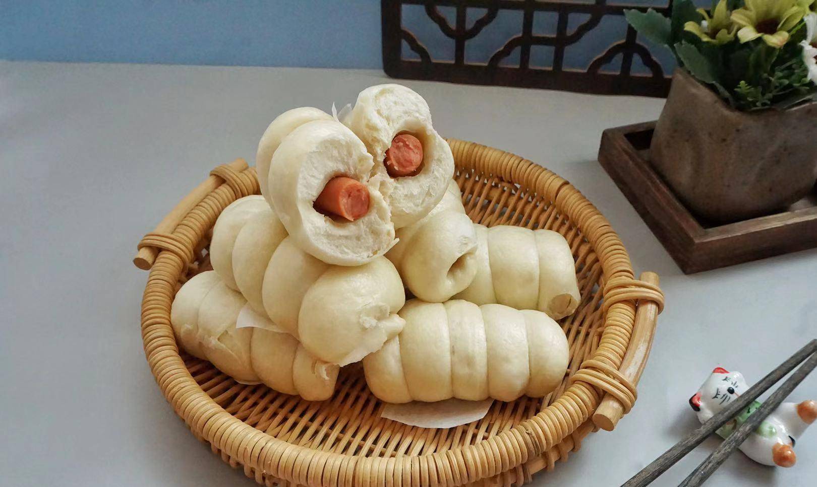 在家做了香肠馒头给小朋友吃她吃后喊我以后天天都要做给她吃