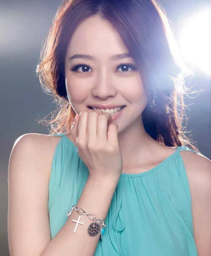 原创华为老总花8千万请张靓颖唱歌悔不当初瞒着母亲出嫁损失6亿