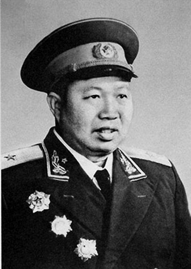 老将军为牺牲45年的战友三次上书,请求评烈士,墓前说了4个字_萧锋