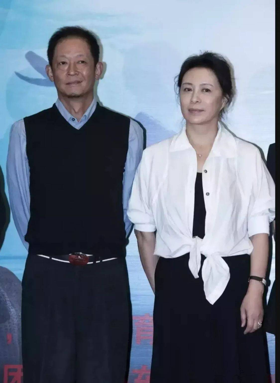 刘佳是一级演员,62岁坚守自然老,不减肥把衬衫打结穿出高级感!