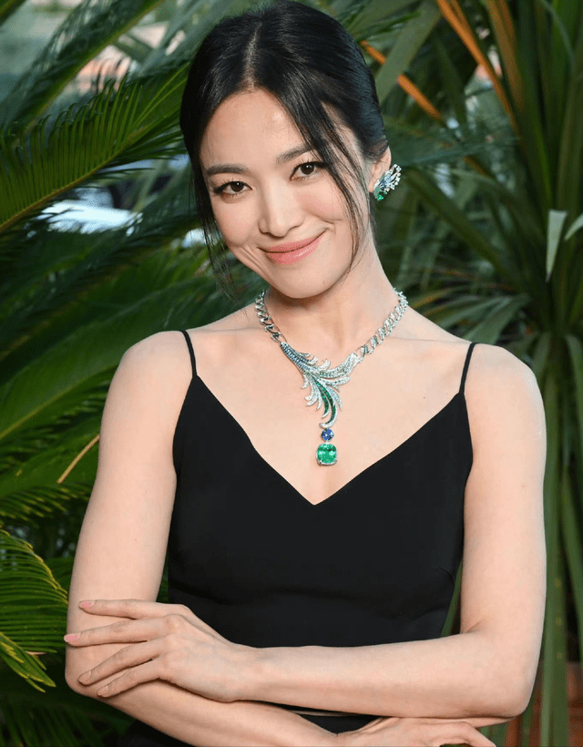宋慧巴黎晚宴生图与精修差别大,网友:面相变了
