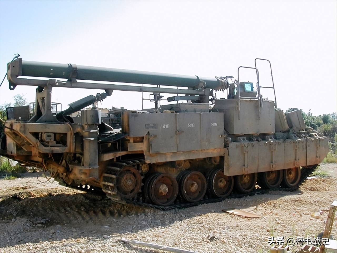 原创以色列百夫长坦克改装的运兵车移动的装甲碉堡