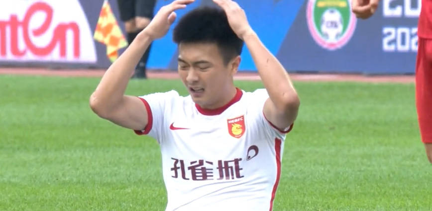 原创             奥斯卡回归造争议进球，上海海港2-1险胜河北队，张威进球又伤退