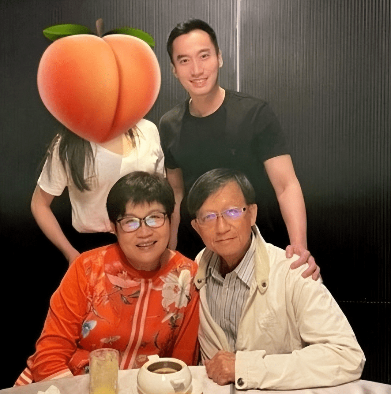 阿娇前夫赖弘国晒聚会照,孕妻Alice优雅大方