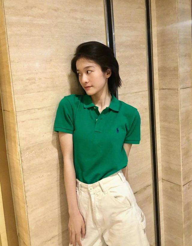 原创张雪迎剪短发素颜也这么美穿橘色热短裤好像白雪公主