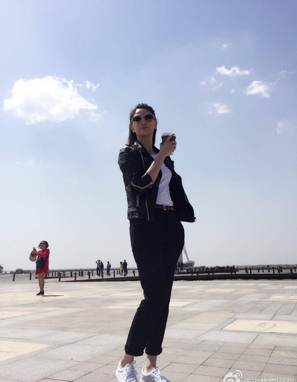 原创演员侯梦莎搭档吴京一战而红如今脱下军装后惊艳众人