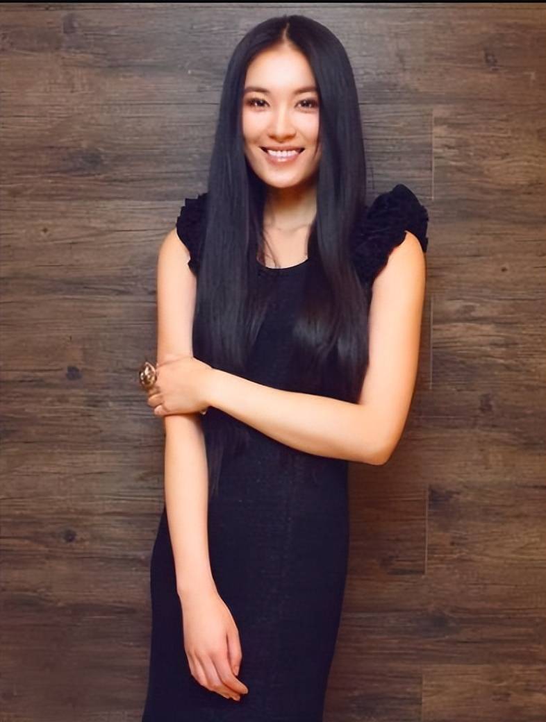 原创常戎与王菁华分手20年他娶小妻子生活圆满她待字闺中让人心痛