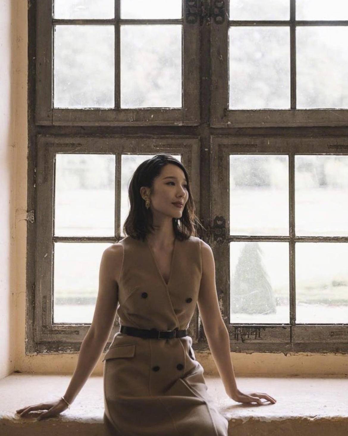 王祖蓝老婆李亚男不愧是超模,穿抹胸裙合体亮相,我给100个赞_美眉_好