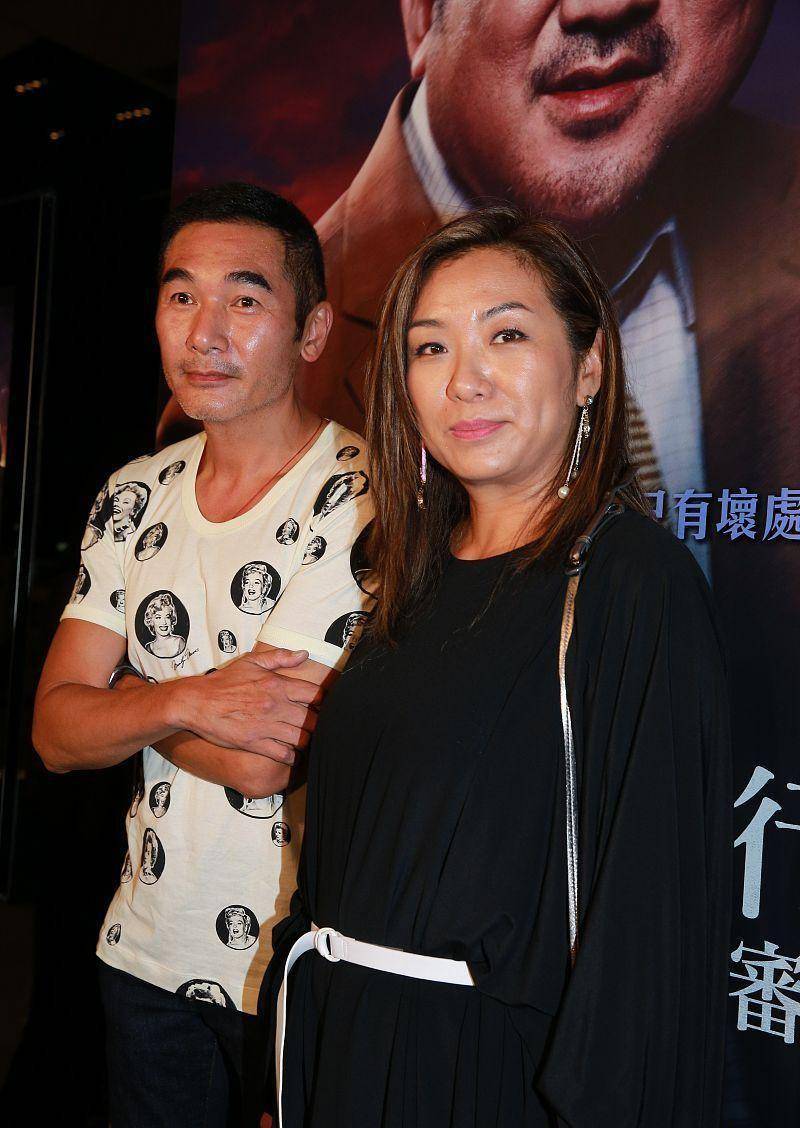 难怪方中信看上了她,莫可欣气质高级优雅,身材发福也不显肥胖_女性