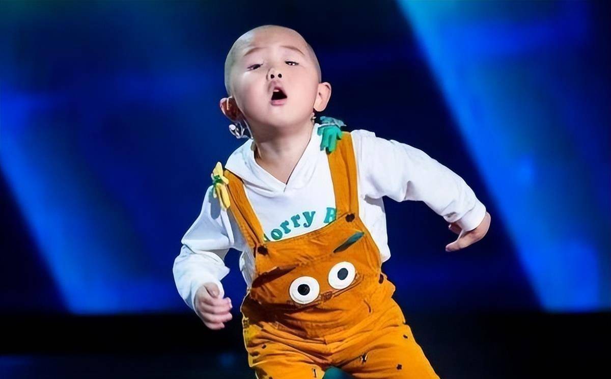 原创3岁出名5岁上春晚年挣百万小神童张峻豪如今咋样了