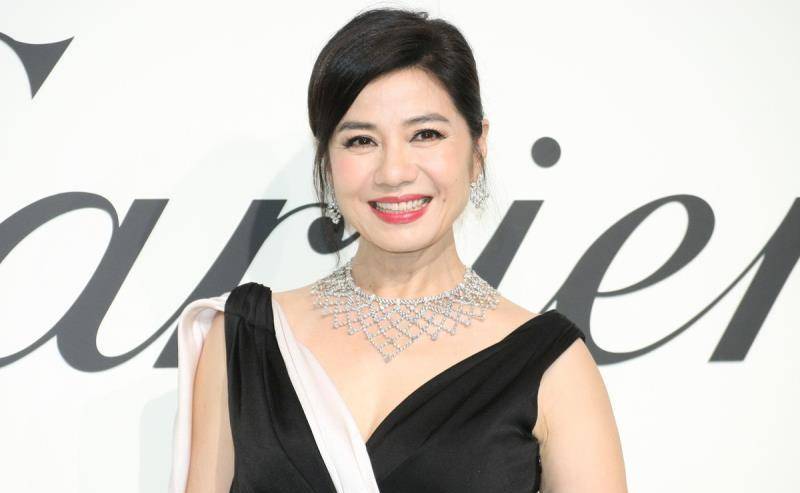 原创钟楚红真是骨子里的高级一袭经典黑白色连衣裙美得高贵优雅