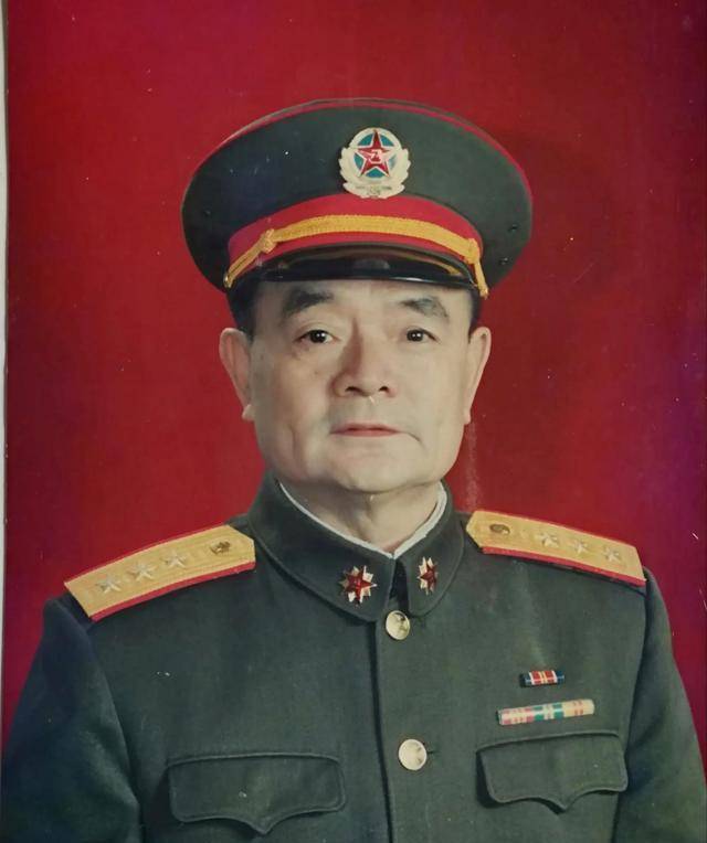 王牌第24军的四大军长,两位当大军区司令,另两位都是上将_王必成_皮定