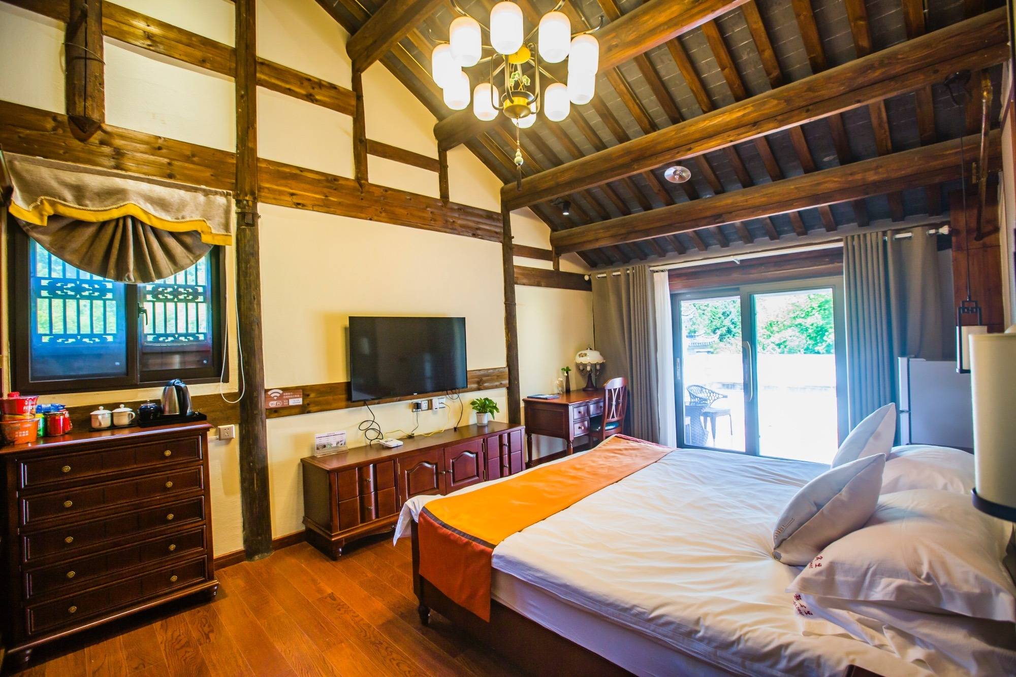 黄山脚下燕窝里,这里的徽州古典建筑成为了民宿群,深受游客喜爱_民居