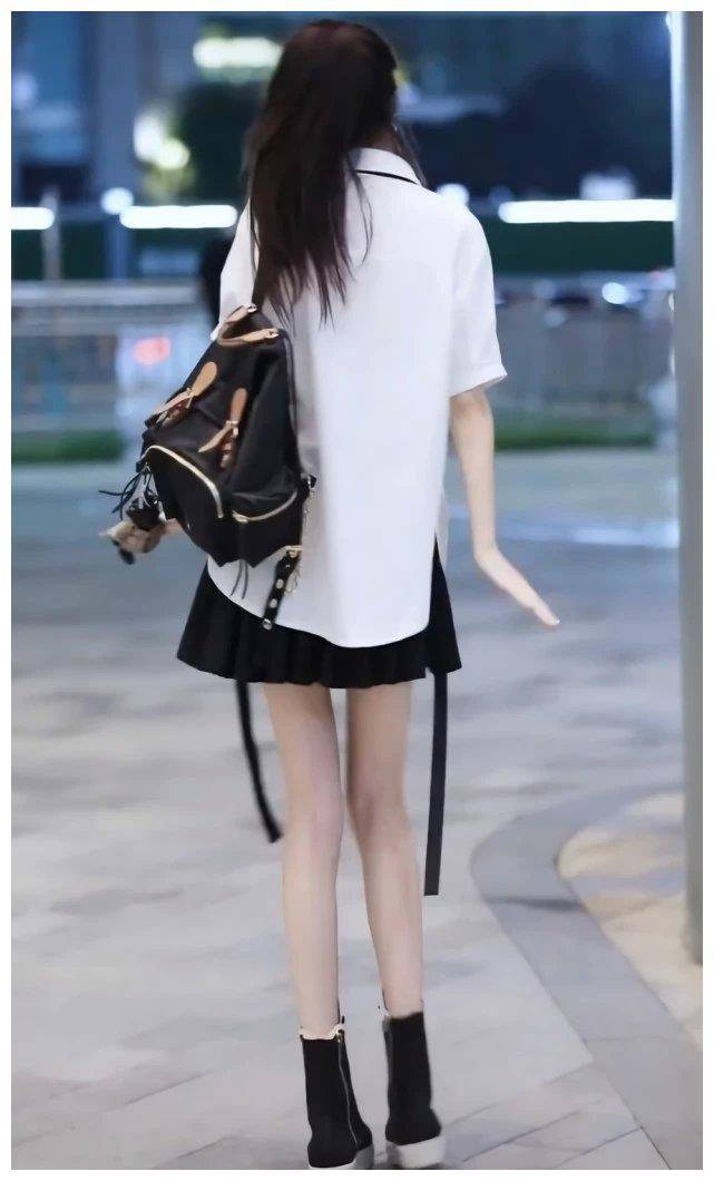 见过高帮鞋,但晨妍的"高帮拱拱鞋"第一次见,帅气还能显腿长_高跟鞋