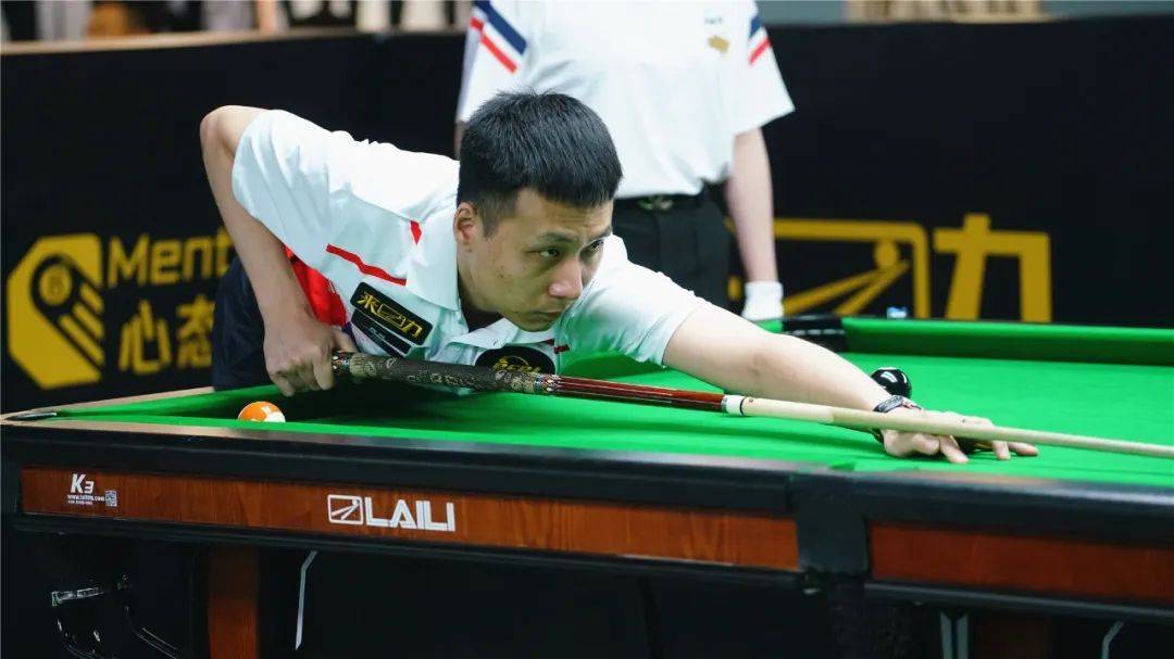 蔡翔对阵程熹,蔡翔开局便快速拉开分差,5:3占据优势,一番激战,蔡翔8:5