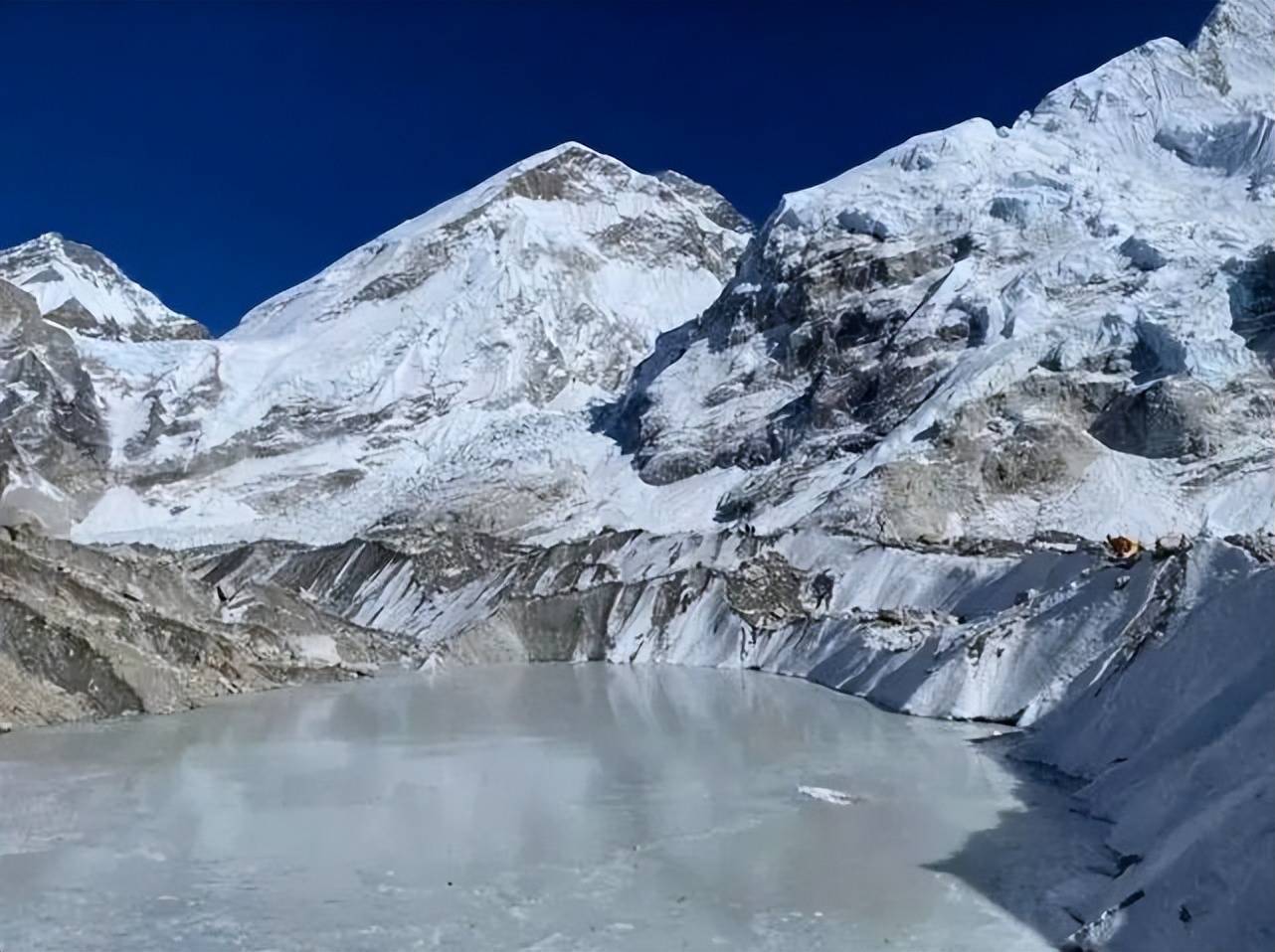 冰川王子珠峰被挖空了图片