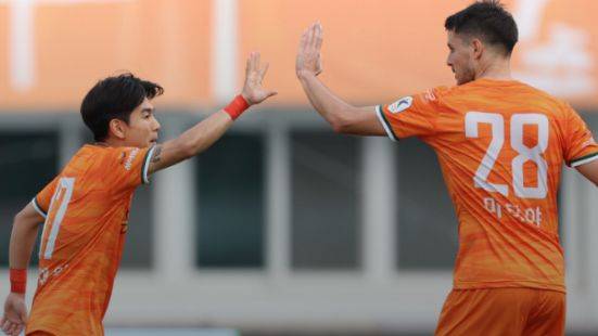 出奇体育 韩k 江原fc Vs金泉尚武崔龙洙变阵收奇效 比赛 李英才 赛季