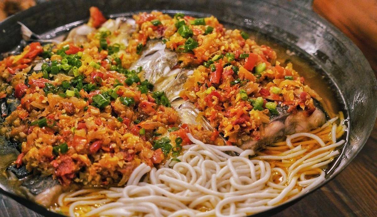 原创教你正宗的剁椒鱼头怎么做肉质鲜美配一碗面条太好吃了