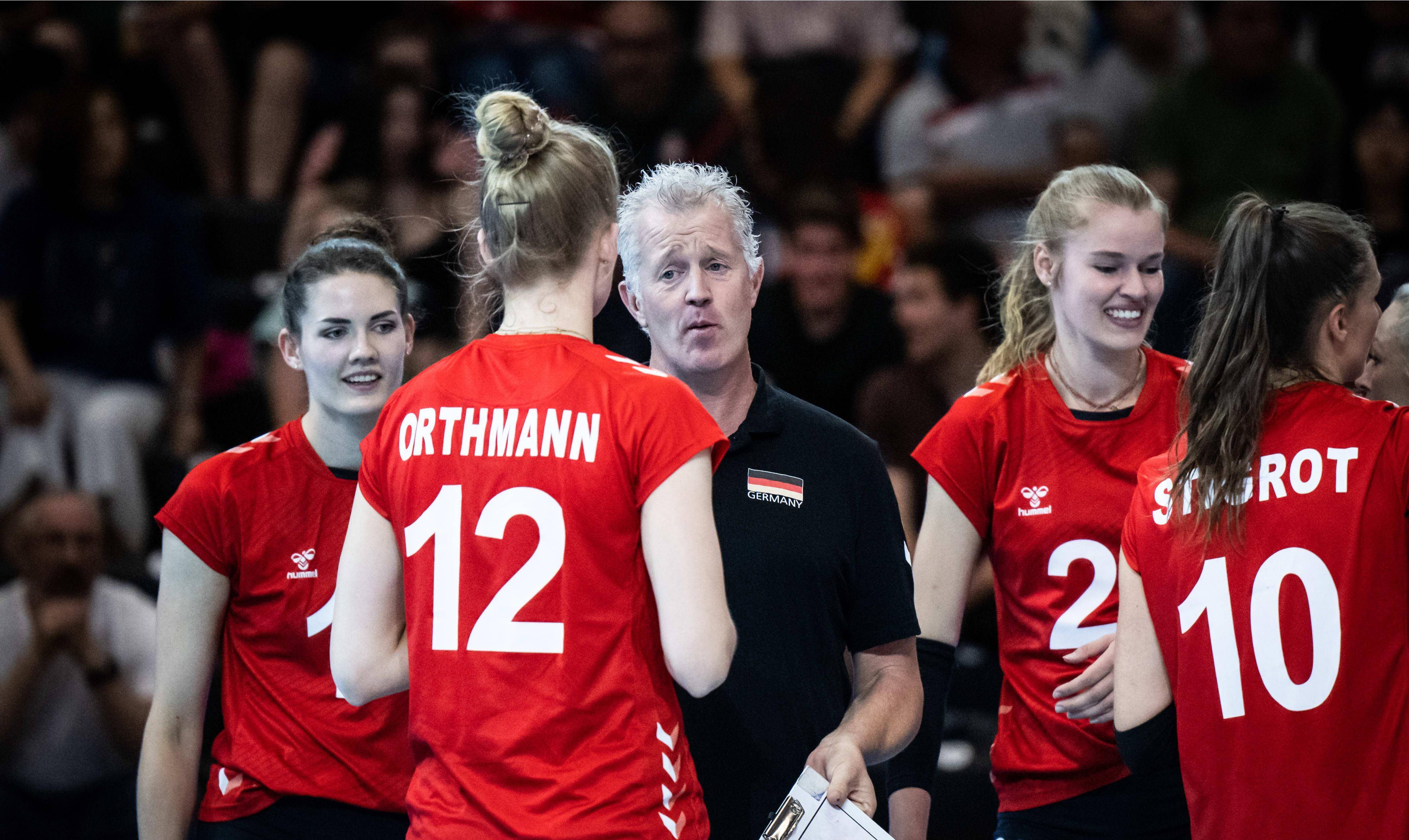 中国女排5胜4负暂第六,土耳其1比3爆冷不敌加拿大,日本不败居首