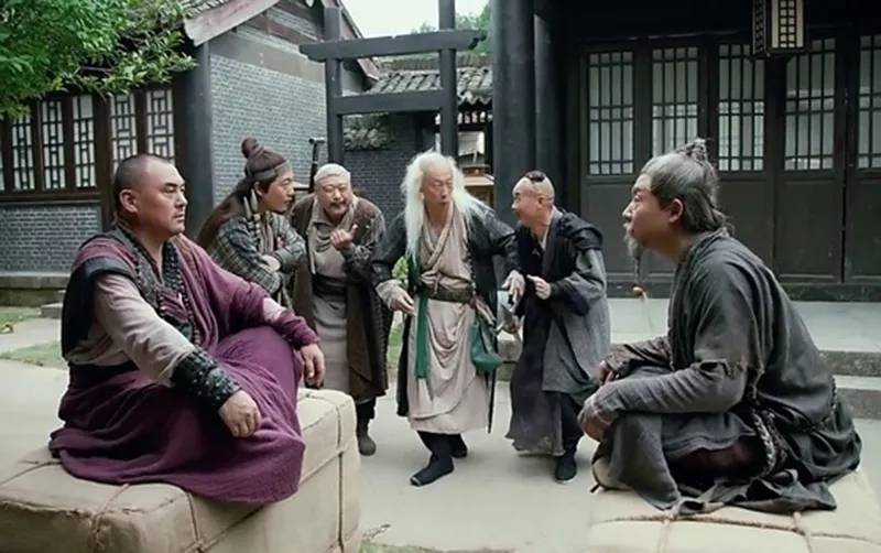 就压制了太湖群盗的当家人陆冠英,以及全真七子孙不二的弟子程瑶迦