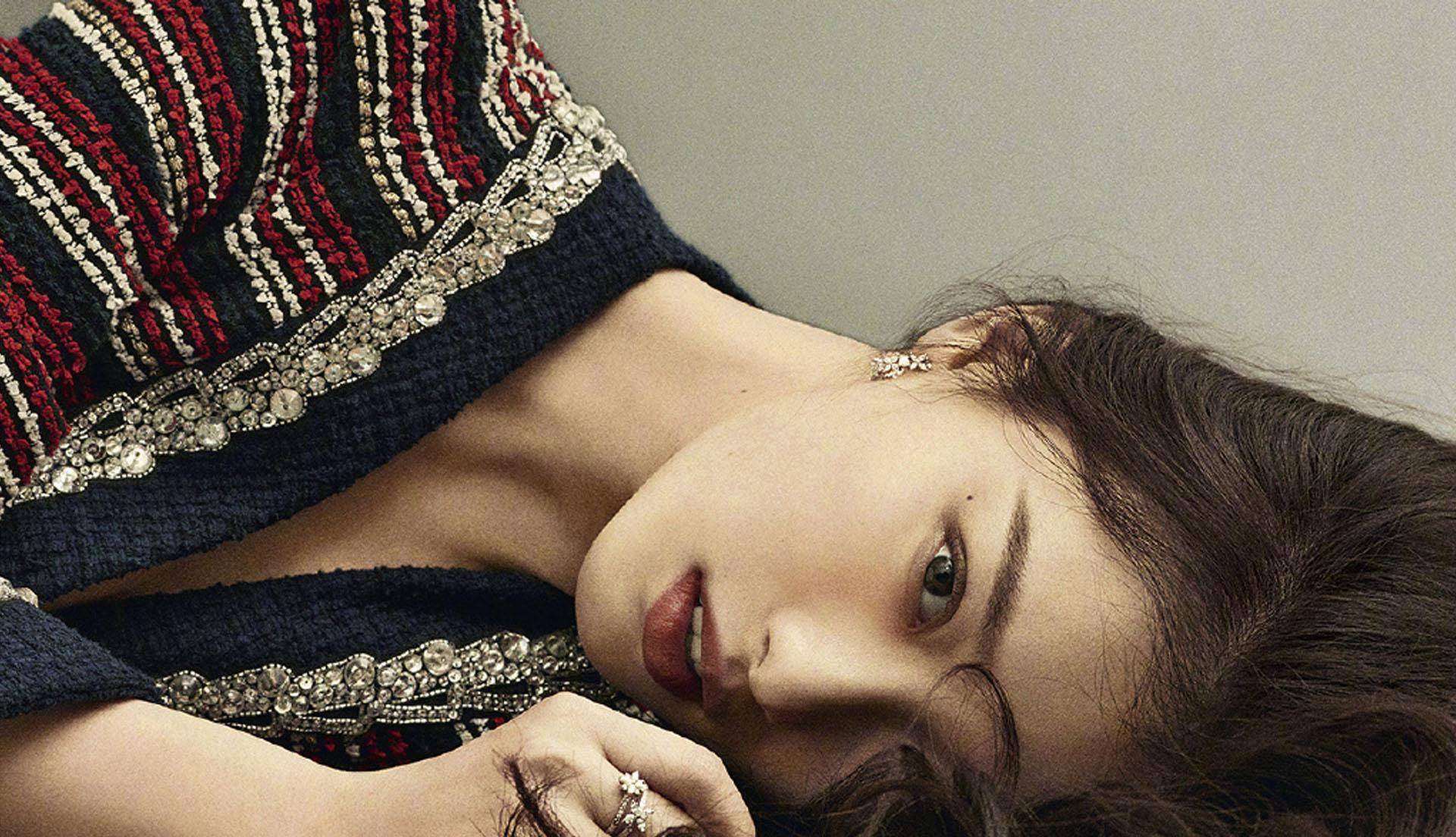 倪妮野性牛仔大片曝光,秀马甲线妩媚多姿,真是越来越有魅力了_女明星