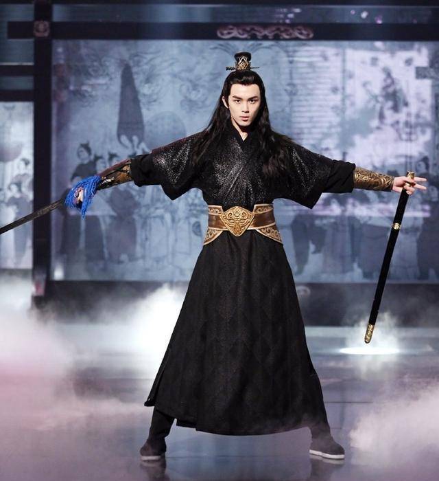 王牌对王牌关晓彤和吴磊舞台合作默契,网友:终于get到她的美了_观众
