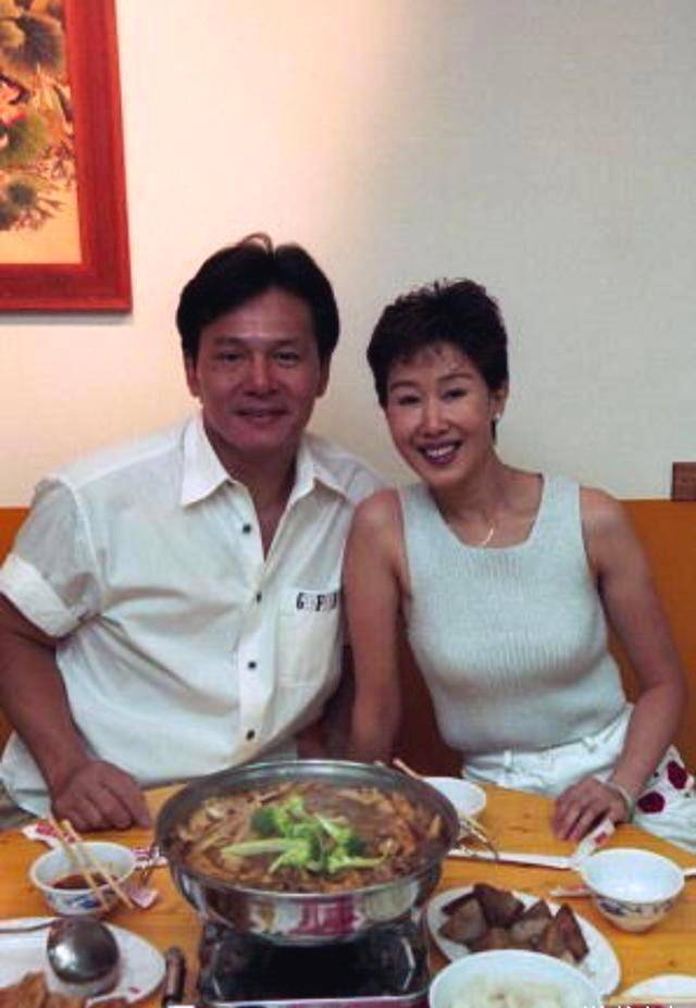 因为卧龙生的片子出道,夏光莉如今同卧龙生一样,人生的下半生有些凄惨