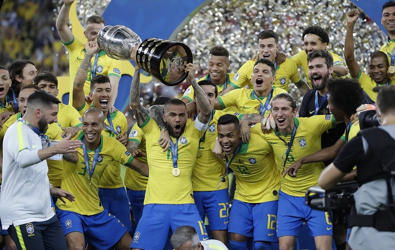 足球——美洲杯：巴西大胜秘鲁_巴西队