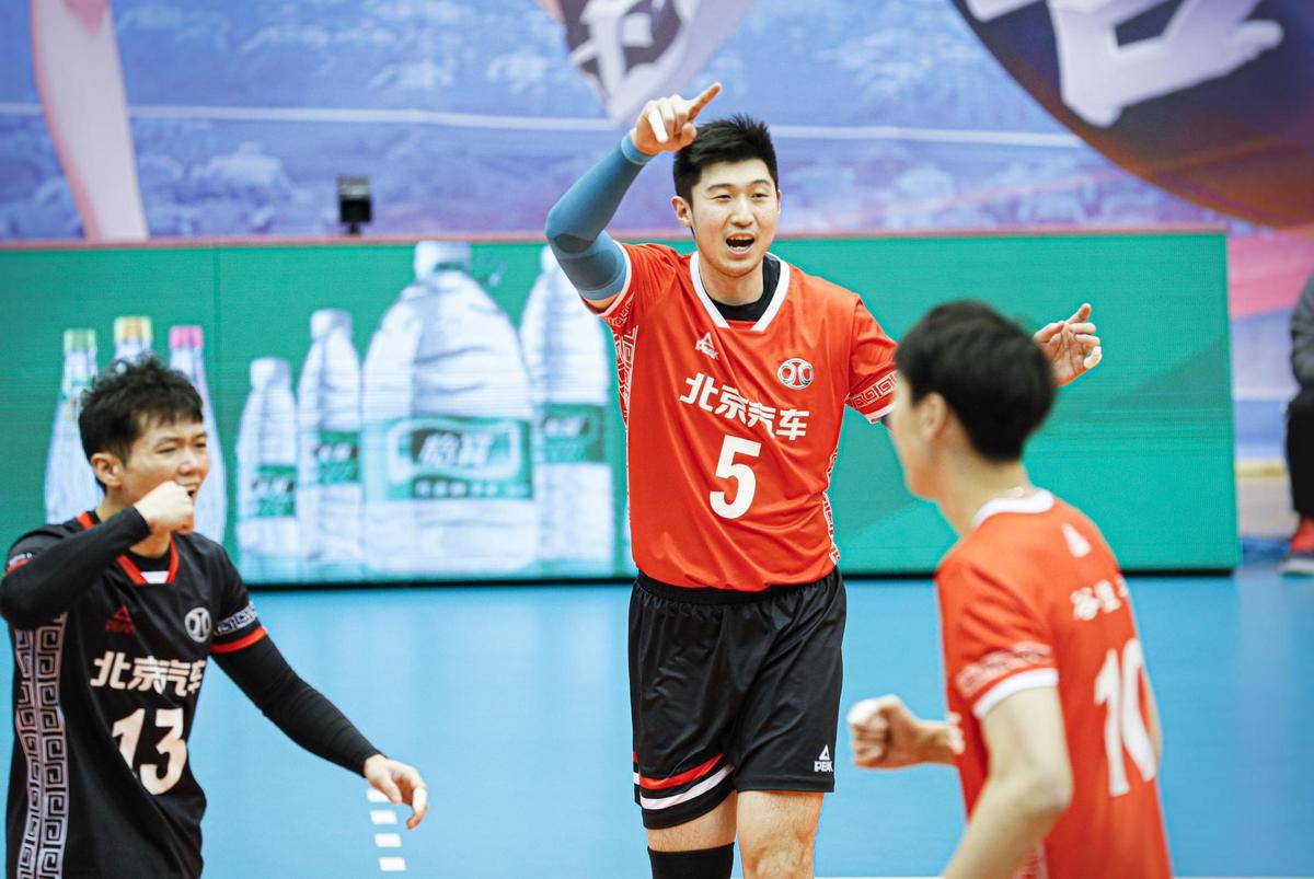 顶替李咏臻上场的副攻蒋正阳,本场扣球和拦网都很不