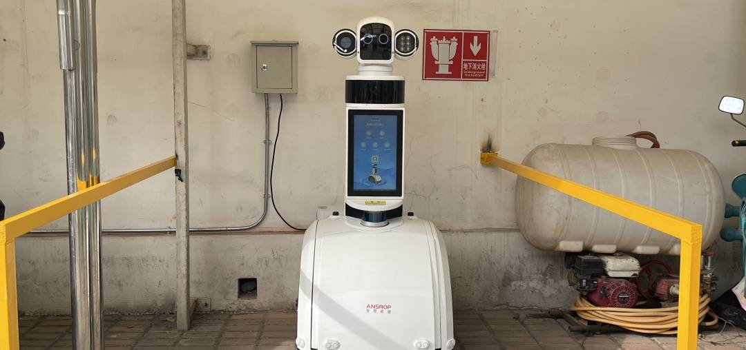 案例 | 安思若普安防巡逻机器人上岗中国美术馆