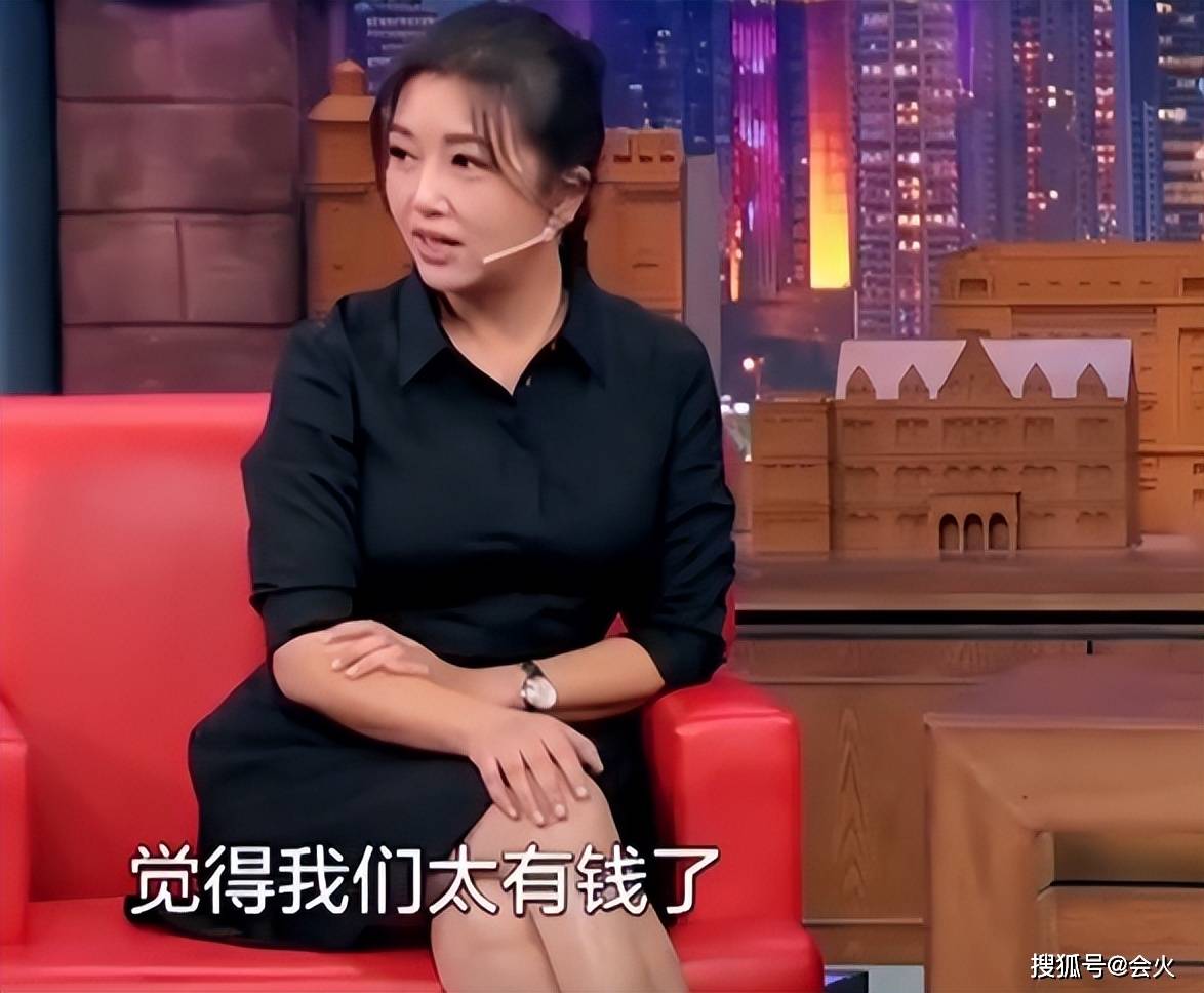 江珊片场跟异性学跳舞!年过半百风韵犹存