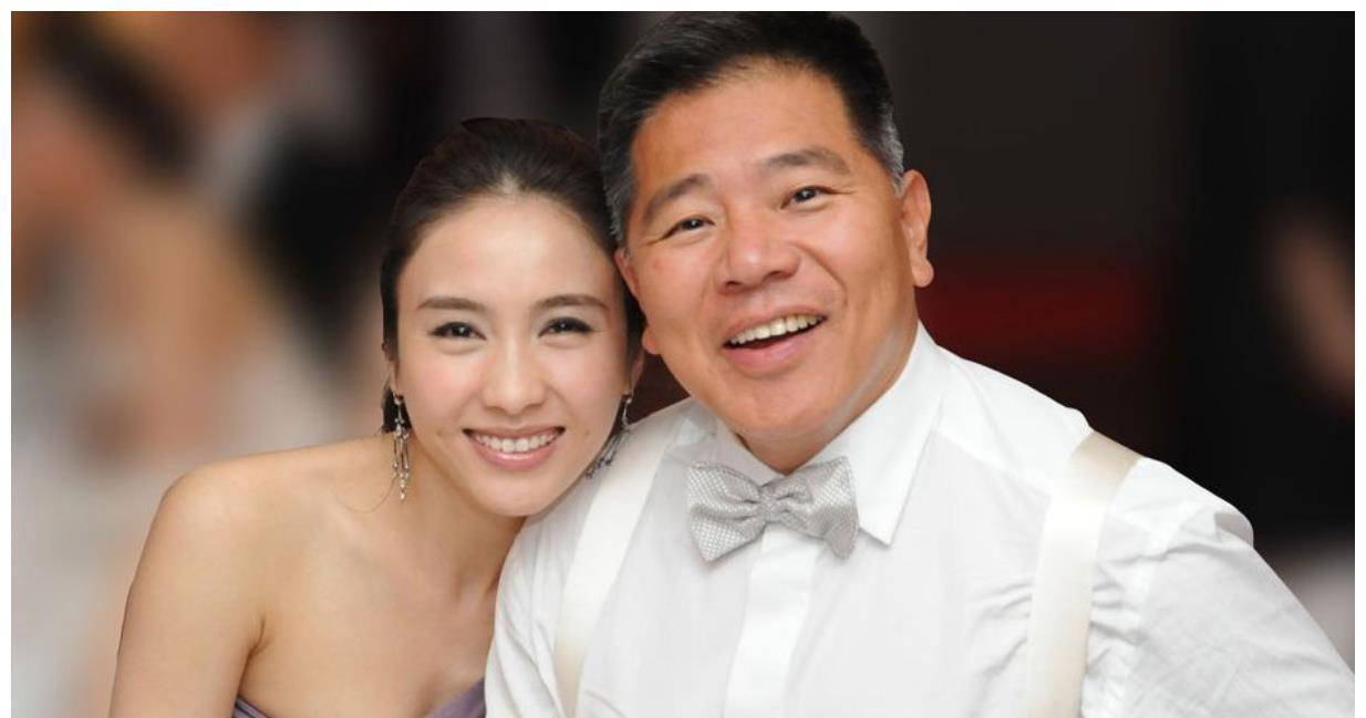 她与撒贝宁堪称"郎才女貌",今撒贝宁大火,她却早已在电视消失_涂经纬