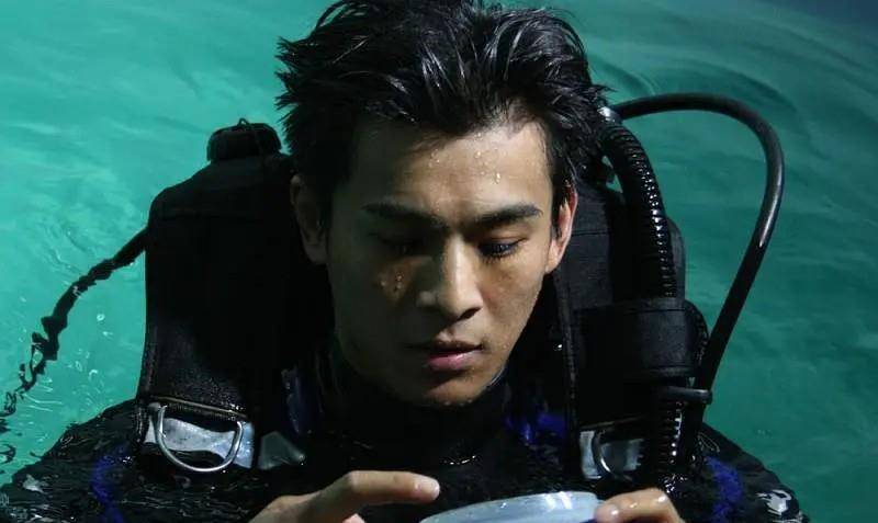 乔振宇作为早期天涯的瑰宝,在他早期的影视作品中更是令人叹为观止